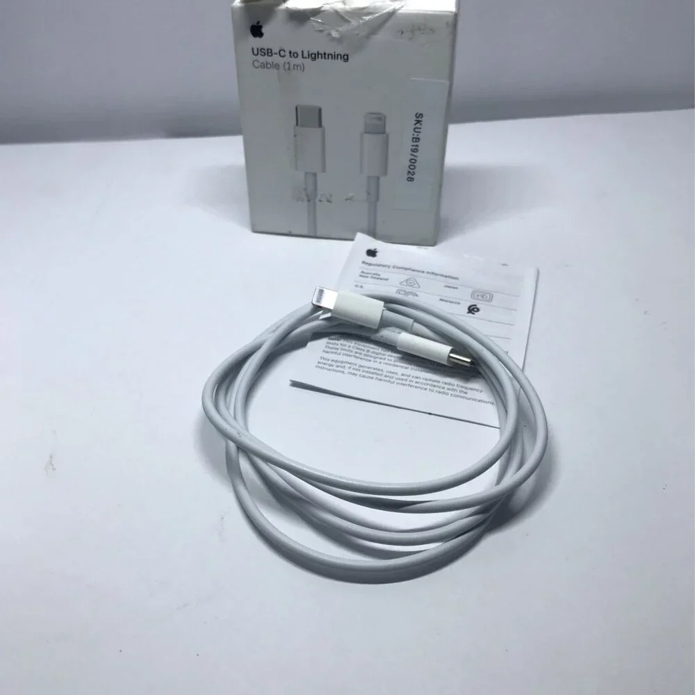 🍒 Official Apple USB-C to Lightning Cable [ 1m in Length ]